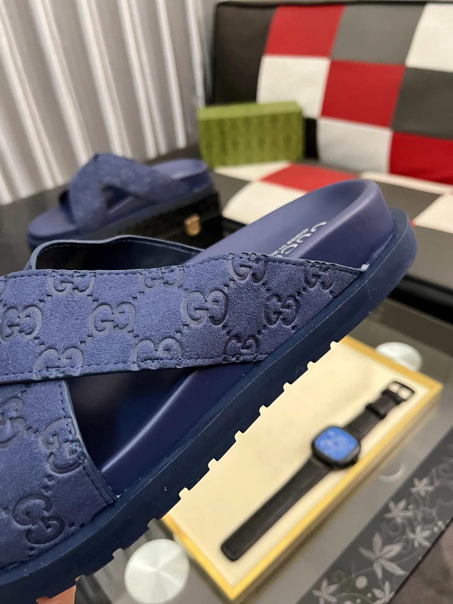 Men's shoes 💰320⌚️⌚️ (gucci-Gucci) New men's slippers, high-end boutique, made of cowhide, with exquisite embossed logo decoration on the upper, fine workmanship, super soft soles, casual, loose and comfortable, a must-have in summer! \nsize：38-44